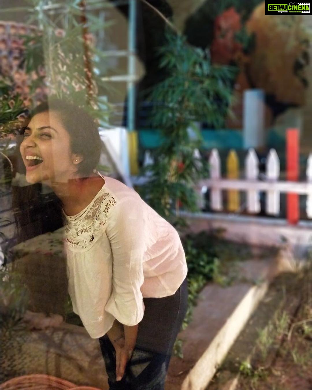 Smruthi Venkat Instagram - #highonhappiness