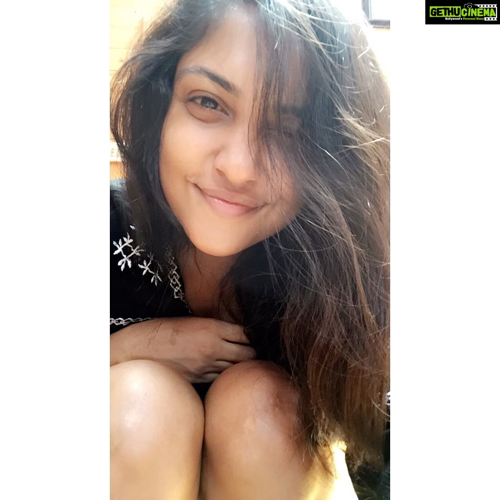Smruthi Venkat Instagram - #nomakeup#nofilter 🖤