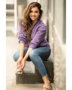 Smruthi Venkat Instagram - Good night guys ✨😻

Pc @camerasenthil 
H&M @thasiliya_s