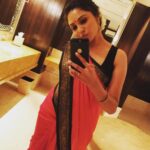 Smruthi Venkat Instagram - Coz saree selfie and @thasiliya makeup is the best 😘
