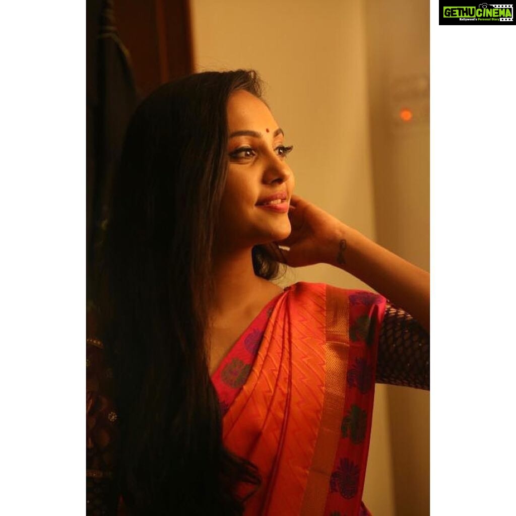 Smruthi Venkat Instagram - Saree be the best❤ mua @thasiliya my all tym fav😍😍