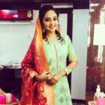 Smruthi Venkat Instagram – Eid Mubarak🌙  makeup&hair @whatawink 💜