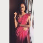 Smruthi Venkat Instagram - One more for the saree love💕 @thasiliya thanks for the make up n pic😘😘