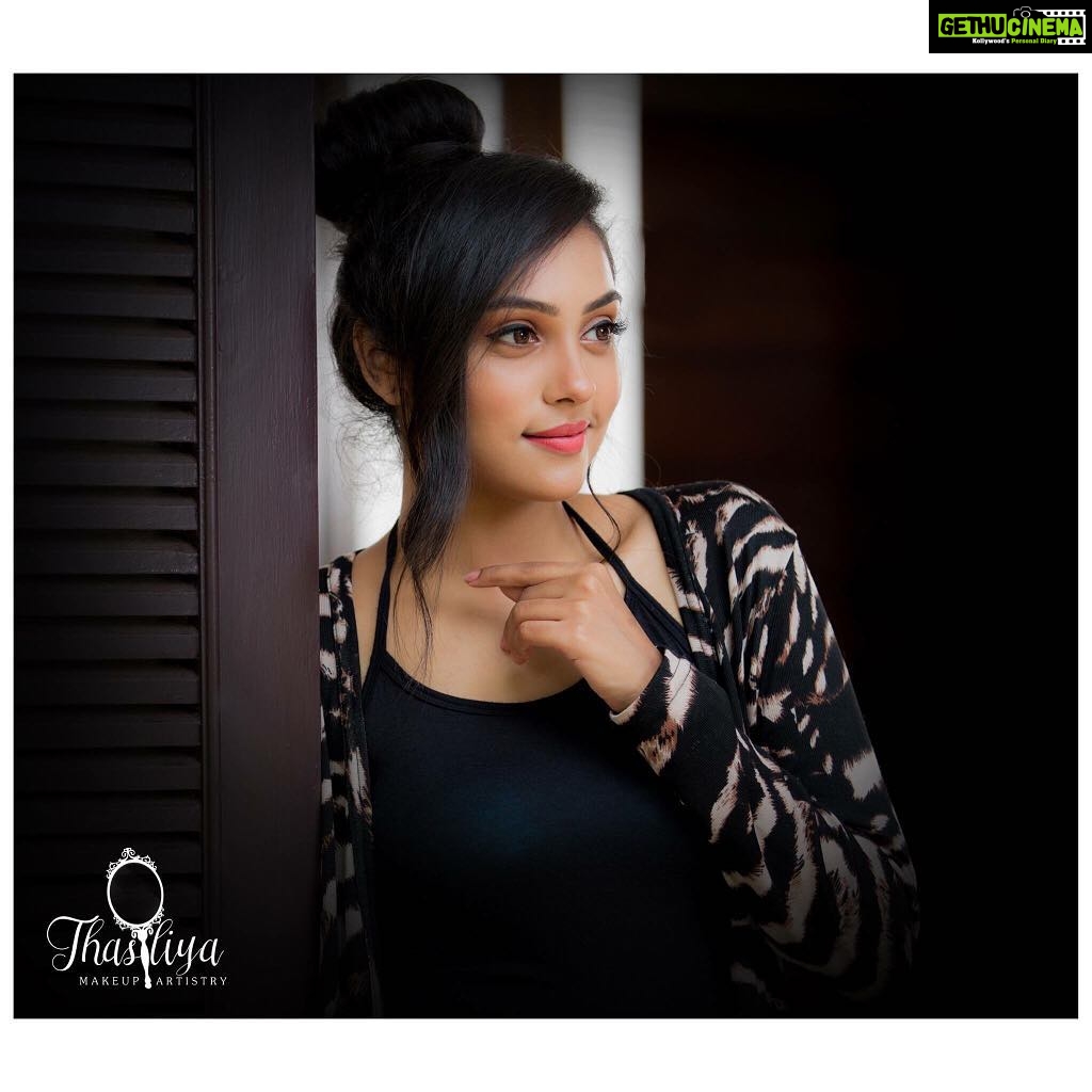 Smruthi Venkat Instagram - #tbt#onefavshoot💜 pc @thegirlwithacanon @_theguywithacanon_ Mua @thasiliya😘