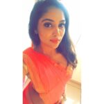 Smruthi Venkat Instagram – #sareelovee#sareebethebestest#workmode#sareeselfie❤️ MUA: @thasiliya ubeawesome😘