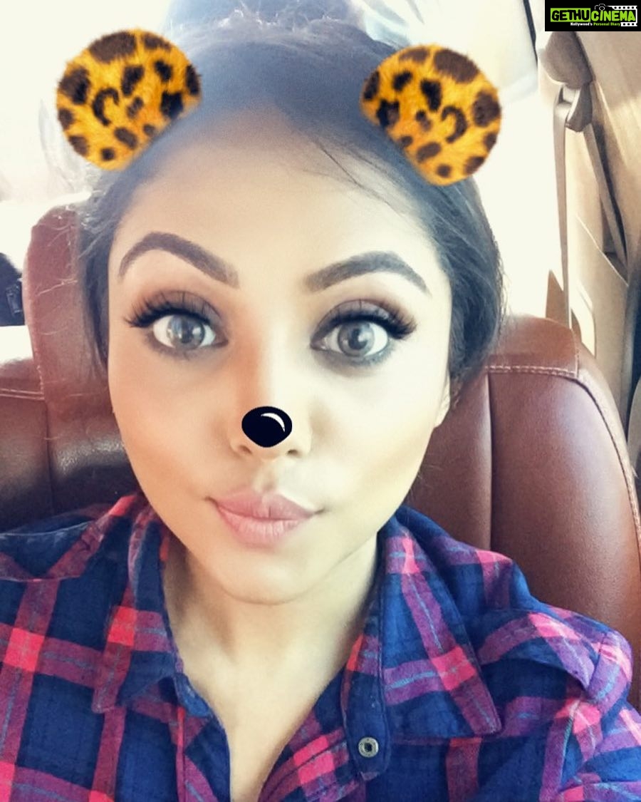 Smruthi Venkat Instagram - #wenuraddictedtothefilter#snapfilter