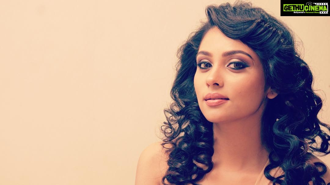 Smruthi Venkat Instagram - #tbt#mostfavshoot💜