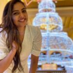 Smruthi Venkat Instagram - #merrychristmas 🎄 wishing you guys a lot of joy and happiness ✨ ITC Grand Chola, Chennai