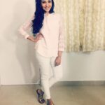 Smruthi Venkat Instagram - #inbetweenshoot#workmode#jusposing😜