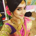 Smruthi Venkat Instagram - #bridalshoot#brideforaday#work#sareeselfie#traditional#bigbindi😍😍 MUA @preethimakeup