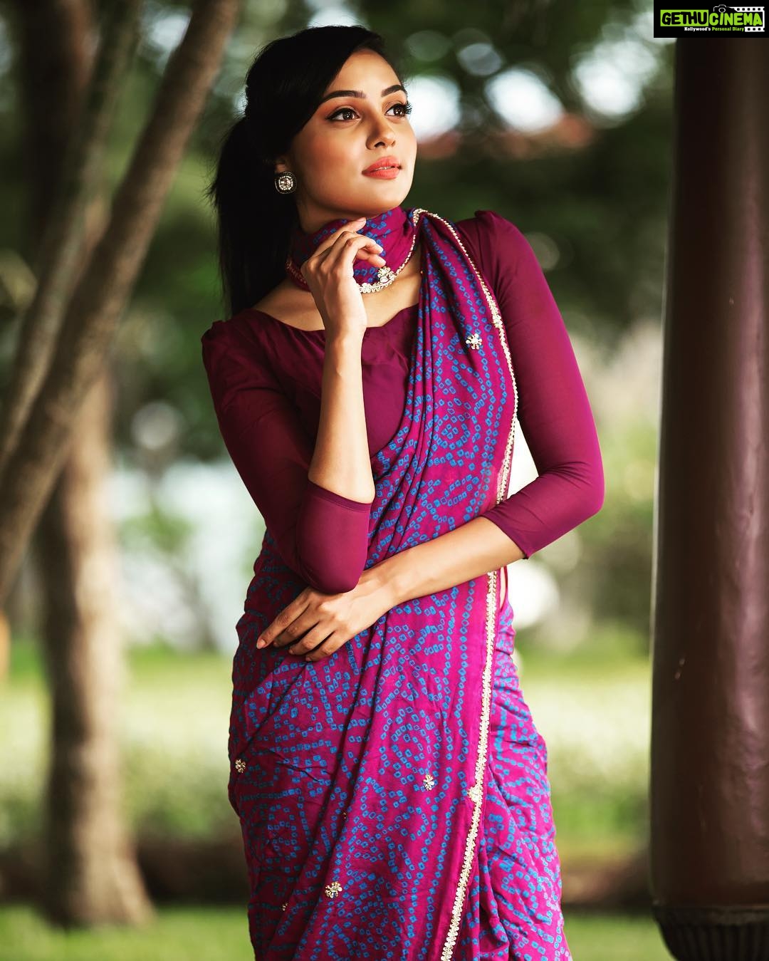 Smruthi Venkat Instagram - #sareewithatwist#shoot#fun#posin!! Pc: @cibi_shiva and @harini_vasudevan