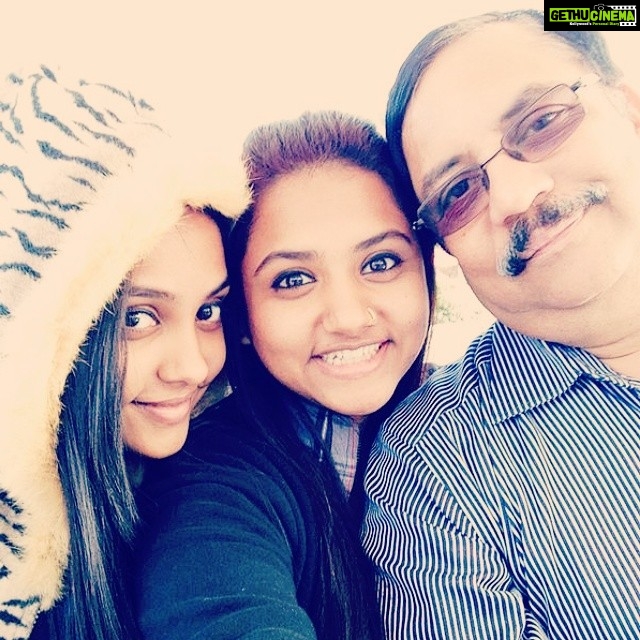 Smruthi Venkat Instagram - happy fathers day :) we loveeee u daddy♥♥♥♥