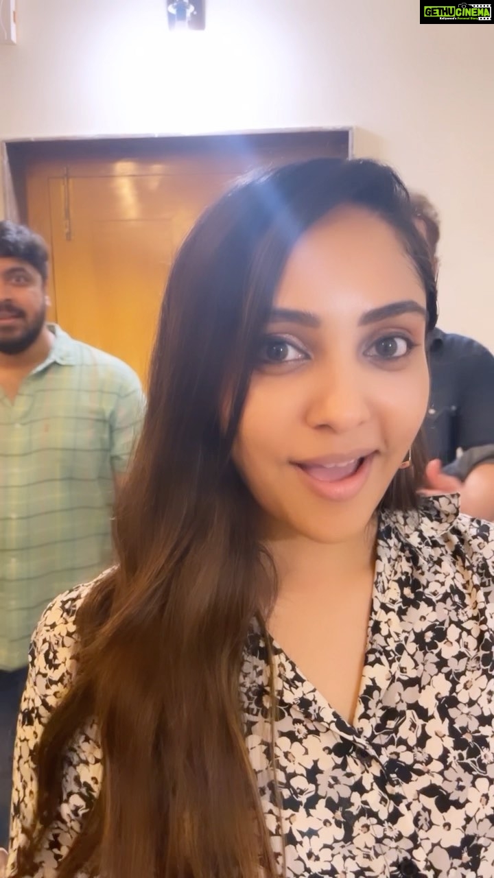 Smruthi Venkat Instagram - Finally got my friends to do a reel! 😻 @swetha.kishore @vithun_monish @abhilashsekar @prarthanasrikaanth #antesundaraniki #nani #nazriya #instareels #trending #reelsinstagram