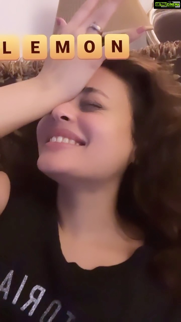 Sneha Ullal Instagram - Very embarrassing reel #keepitreal #reelsinstagram #snehaullal #wordjumble Mumbai - मुंबई