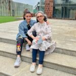 Soha Ali Khan Instagram - It's been a while since my mum picked me up from school 🏫 ❤️ @ascendspeaks #school #backtoschool