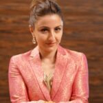 Soha Ali Khan Instagram - Being an actor, my skin is always exposed to harmful sunrays, pollution, and makeup. Long hours of shoots often keep me busy, with little time for looking after my skin health. But nothing can stop my skin from glowing when I have almonds as my munching partner. Almonds have been a great addition to my diet, as they are a rich source of 15 nutrients such as antioxidant, vitamin E and provide riboflavin, niacin and zinc, which are known to help support healthy skin, giving my skin the healthy natural care, it needs. According to Ayurveda, Siddha and Unani texts, daily almond consumption may benefit skin health and may enhance skin glow. So, what are you waiting for, go grab your handful of almonds and keep your skin glowing and happy. #StayBeautifulWithAlmonds #almonds #healthyskin