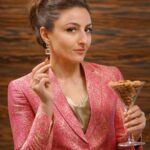 Soha Ali Khan Instagram - Being an actor, my skin is always exposed to harmful sunrays, pollution, and makeup. Long hours of shoots often keep me busy, with little time for looking after my skin health. But nothing can stop my skin from glowing when I have almonds as my munching partner. Almonds have been a great addition to my diet, as they are a rich source of 15 nutrients such as antioxidant, vitamin E and provide riboflavin, niacin and zinc, which are known to help support healthy skin, giving my skin the healthy natural care, it needs. According to Ayurveda, Siddha and Unani texts, daily almond consumption may benefit skin health and may enhance skin glow. So, what are you waiting for, go grab your handful of almonds and keep your skin glowing and happy. #StayBeautifulWithAlmonds #almonds #healthyskin