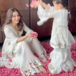 Soha Ali Khan Instagram – Wishing you all a shower of blessings and love this Eid #eidmubarak ❤️