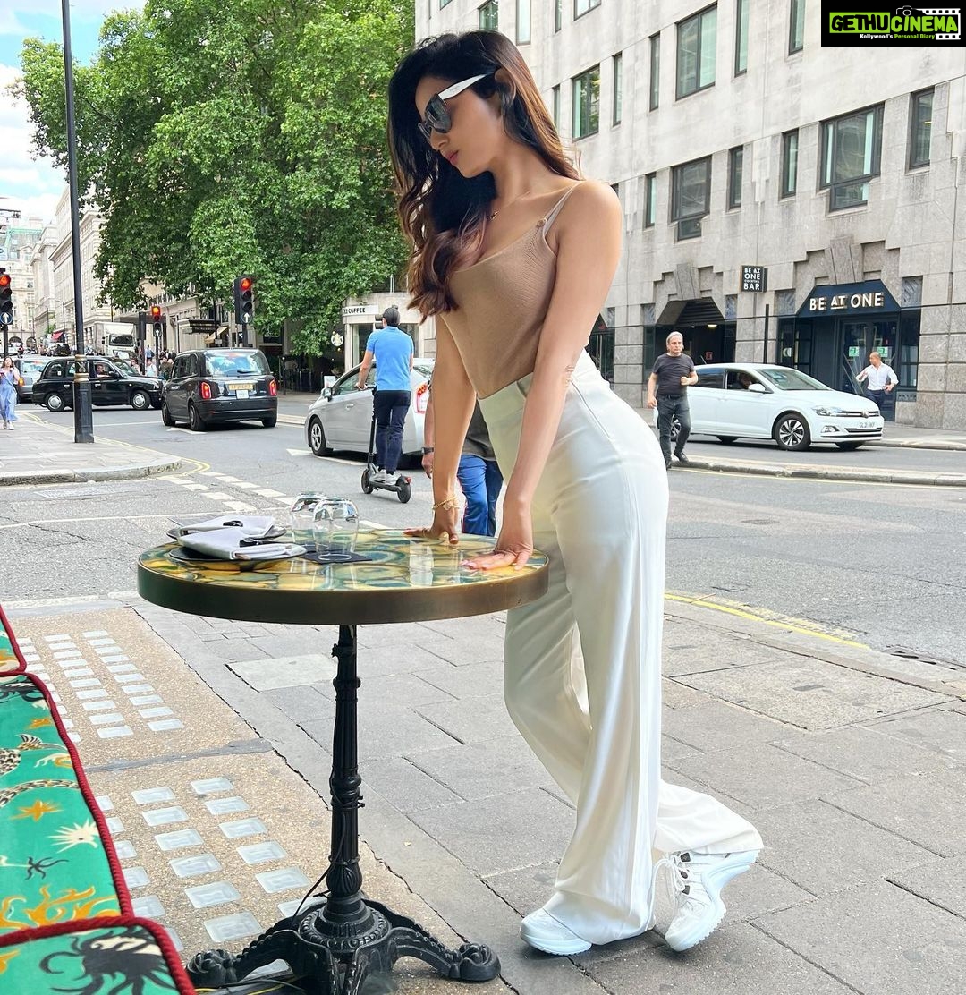 Sonal Chauhan Instagram - Something Fishy 🐟 . . . . . . . . . . . . . . . . . . . . . . . . . . . . . . . 📸 @shabskofficial #love #sonalchauhan #sexyfish #friday Sexy Fish London
