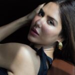 Sonam Bajwa Instagram – 𝓦𝓱𝓪𝓽  𝓲𝓼  𝓼𝓽𝓻𝓸𝓷𝓰𝓮𝓻  𝓽𝓱𝓪𝓷 𝓣𝓱𝓮  𝓱𝓾𝓶𝓪𝓷  𝓱𝓮𝓪𝓻𝓽 𝔀𝓱𝓲𝓬𝓱 𝓼𝓱𝓪𝓽𝓽𝓮𝓻𝓼  𝓸𝓿𝓮𝓻  𝓪𝓷𝓭  𝓸𝓿𝓮𝓻  𝓪𝓷𝓭  𝓼𝓽𝓲𝓵𝓵  𝓵𝓲𝓿𝓮𝓼- 𝓡𝓾𝓹𝓲 𝓴𝓪𝓾𝓻
💄📸 @cocoballucci_