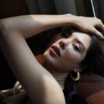 Sonam Bajwa Instagram – 𝓦𝓱𝓪𝓽  𝓲𝓼  𝓼𝓽𝓻𝓸𝓷𝓰𝓮𝓻  𝓽𝓱𝓪𝓷 𝓣𝓱𝓮  𝓱𝓾𝓶𝓪𝓷  𝓱𝓮𝓪𝓻𝓽 𝔀𝓱𝓲𝓬𝓱 𝓼𝓱𝓪𝓽𝓽𝓮𝓻𝓼  𝓸𝓿𝓮𝓻  𝓪𝓷𝓭  𝓸𝓿𝓮𝓻  𝓪𝓷𝓭  𝓼𝓽𝓲𝓵𝓵  𝓵𝓲𝓿𝓮𝓼- 𝓡𝓾𝓹𝓲 𝓴𝓪𝓾𝓻
💄📸 @cocoballucci_