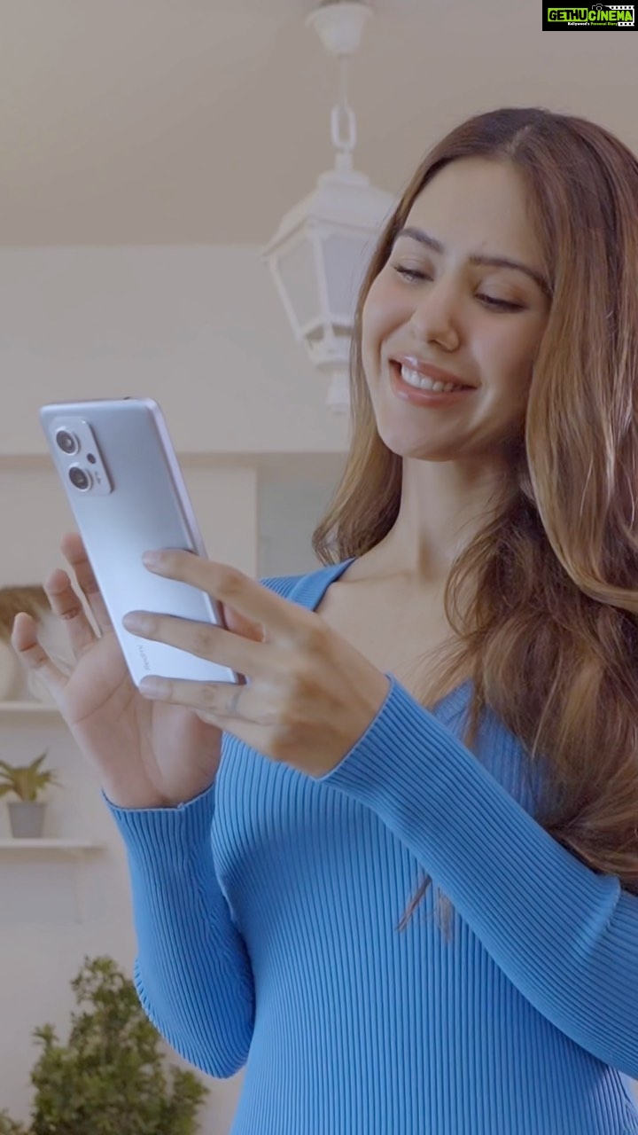 Sonam Bajwa Instagram - I'm always cool under pressure. Just like the all new #RedmiK50i With LiquidCool Technology 2.0, multitasking is a breeze!! Bring blazing fast speeds and perfomance to your hands and challenge yourself to #LiveExtreme #MediaTekDimensity8100 #125gbands #LPDDR5