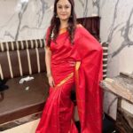 Sonia Agarwal Instagram – #redsaree #bts #soniaagarwal #shootmode #sa