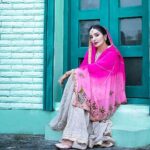 Sonia Mann Instagram - My Debut Song with legend @harbhajanmannofficial 😊 @brocade.studio @tressloungeofficial Perfect Picture Location