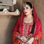 Sonia Mann Instagram - How is this 🤷‍♀️ #punjabisuit #culture #redsuit #sidhumoosewala Suit by @brocade.studio @tressloungeofficial @ashmitbajaj @rasa_jewels @dholtodoli Perfect Picture Location