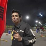 Sonu Sood Instagram - From the start to an end, aap puri journey mein sath the toh ab chaliye sath mein chalte hain iss journey ki aakhri race mein! Watch the final episodes of @infinixindia MTV Roadies Co-powered by @coinswitch_co @pareegirl @leverageedu & @lakmeindia this Sat & Sun at 7PM on @mtvindia & anytime on @voot @nbaindia @waiwai_noodles @ramsonsperfumes @bigmuscles_nutrition @ragecoffee_ @flyhighinstitutenagpur #RoadiesInSouthAfrica #RoadiesinSA #JourneyInSouthAfrica #SonuSoodonRoadies #WeekendwithRoadies