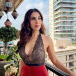 Sophie Choudry Instagram - Revenge Body(Suit) ❤️‍🔥😜 #ifeelgood #fitnessinspo #shootlife #bts #styleinspo #alwaysworkingonmyself #tgif #friyay #weekendmood HMU @ambereenyusuf @tinamukharjee Styling @anushree_sardesai P.s Still can’t believe I didn’t steal this top @avantikkak 😜