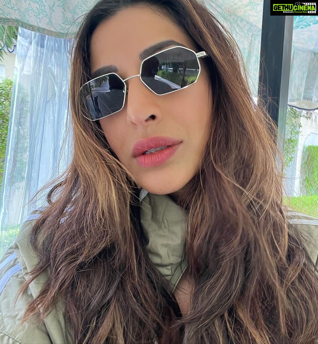 Sophie Choudry Instagram - All you need is green💚 #tuesdaythoughts #green #nature #traveldiaries #jaipur #positivevibesonly #gratitude #sophiechoudry #photodump Jaipur, Rajasthan