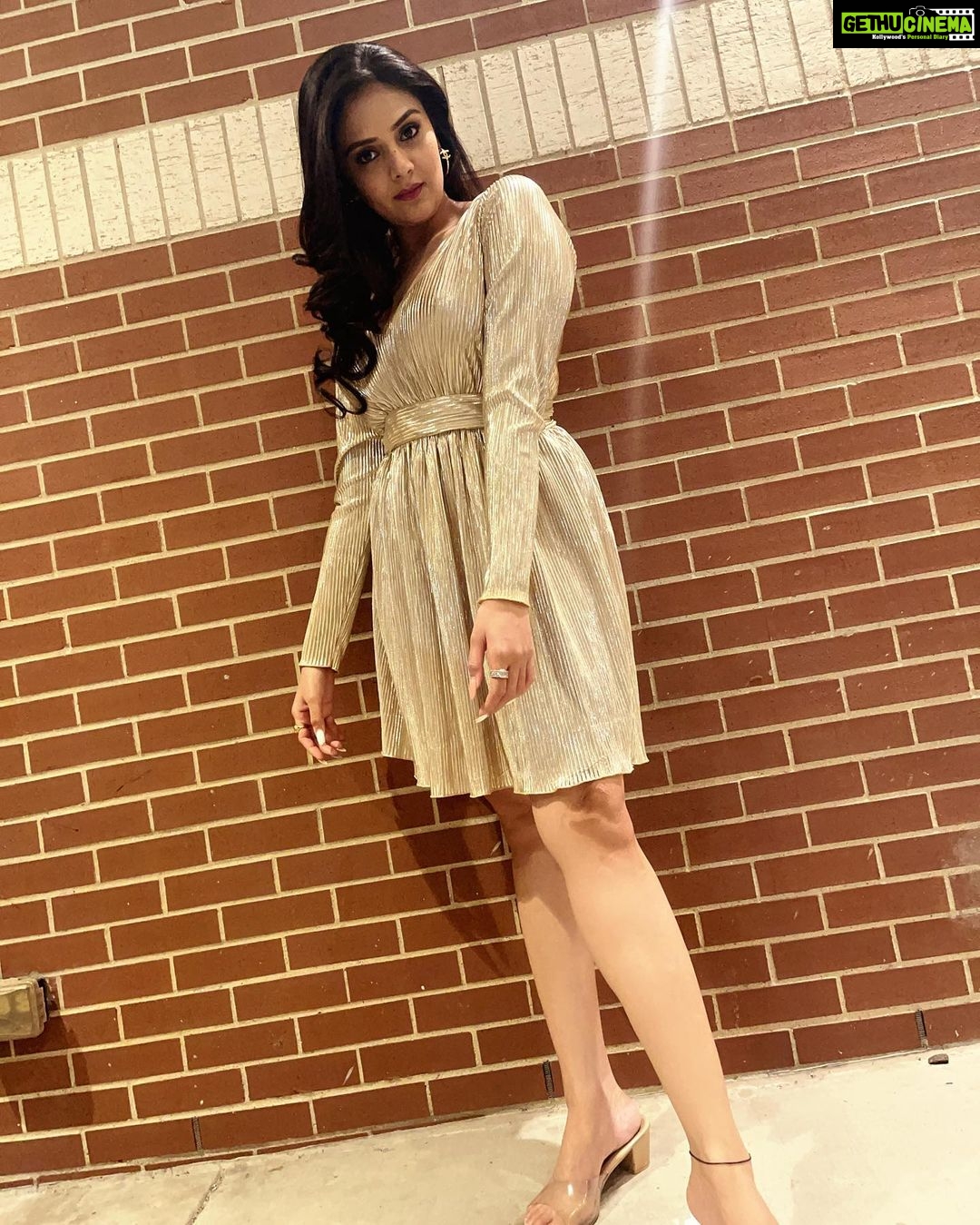 Sreemukhi Instagram - Dallas ✨✨✨ Press meet of “Ala Amerikapurramulo” Outfit @ivana_designers Styling @hemamanohar1 Jewellery @anyas_2020 MUA @makeupbysusmitha #dallas #pressmeet #usa #alaamerikapurramullo Irving, Texas