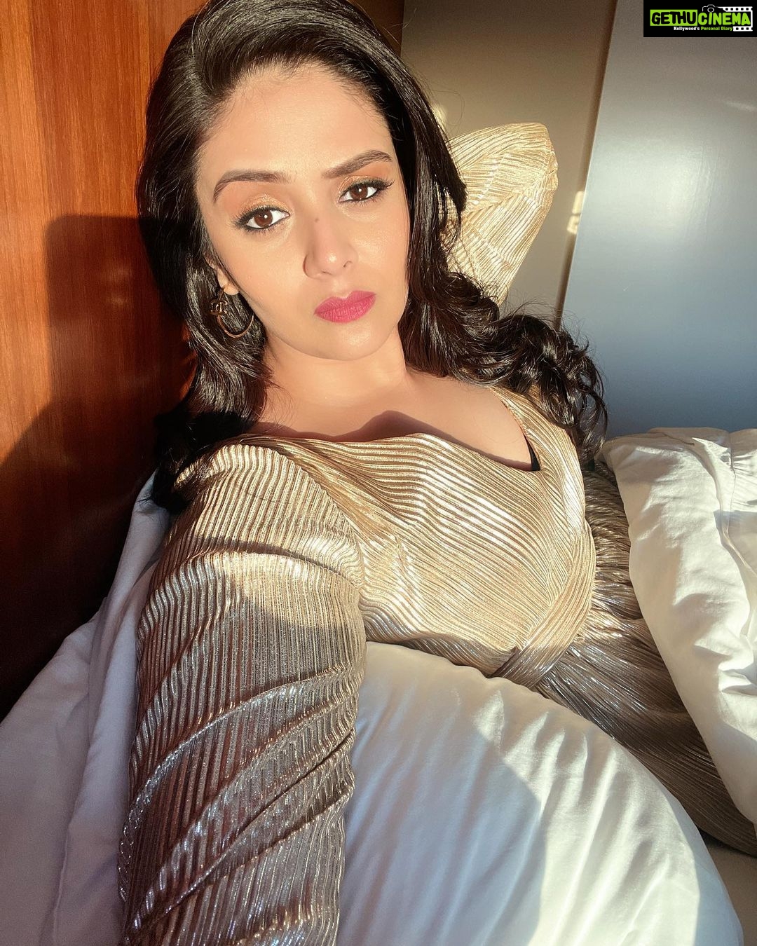 Sreemukhi Instagram - Dallas ✨✨✨ Press meet of “Ala Amerikapurramulo” Outfit @ivana_designers Styling @hemamanohar1 Jewellery @anyas_2020 MUA @makeupbysusmitha #dallas #pressmeet #usa #alaamerikapurramullo Irving, Texas