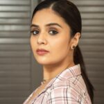 Sreemukhi Instagram - SAREGAMAPA ✨✨ Tonight on @zeetelugu ✨✨ Styling @hemamanohar1 Outfit @sisirawholesalesaree PC @chinthuu_klicks Make up @nookesh.malla Hair @shivaji_makeup_studios #sreemukhi #saregamapa #zeetelugu