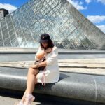 Sridevi Vijaykumar Instagram – Do more of what makes you happy 🤗❤️

#paris#parisfrance#parisdiaries#Europe#behappy#enjoythelittlemoments#makememories#allthatmatters#thankyougod#holiday#travel#smile#live#love#laugh#haveagoodday