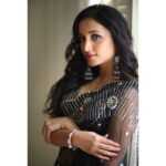 Srinidhi Ramesh Shetty Instagram - 🖤🤍 . . . . . . . . . . Styled by my favs @ashwin_ash1 & @hassankhan_3 Saree @kavithaguttaofficial Jewellery @abhilasha_pret_jewelry Makeup @makeupwithshruthi Hairstyling @suganthi.themua Photography @camerasenthil