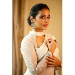 Srinidhi Ramesh Shetty Instagram - 💌👻 . . . . . . . . . . . . Styled by my favs @ashwin_ash1 & @hassankhan_3 Saree @kavithaguttaofficial Jewellery @abhilasha_pret_jewelry Makeup @makeupwithshruthi Hairstyling @suganthi.themua Saree draping @saisubha_hairstylist Photography @camerasenthil