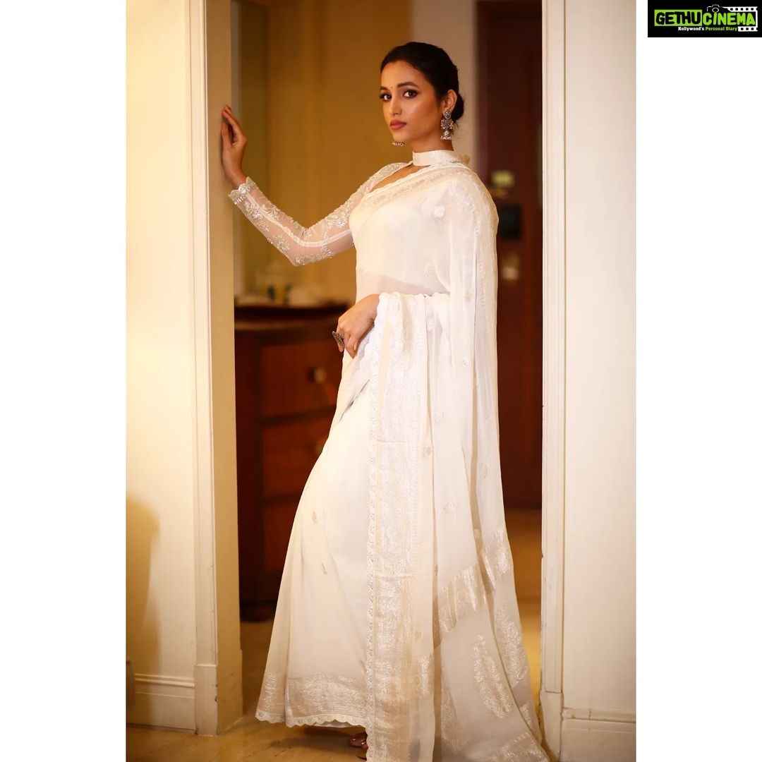 Srinidhi Ramesh Shetty Instagram - šš» . . . . . . . . . . . . Styled by my favs @ashwin_ash1 & @hassankhan_3 Saree @kavithaguttaofficial Jewellery @abhilasha_pret_jewelry Makeup @makeupwithshruthi Hairstyling @suganthi.themua Saree draping @saisubha_hairstylist Photography @camerasenthil