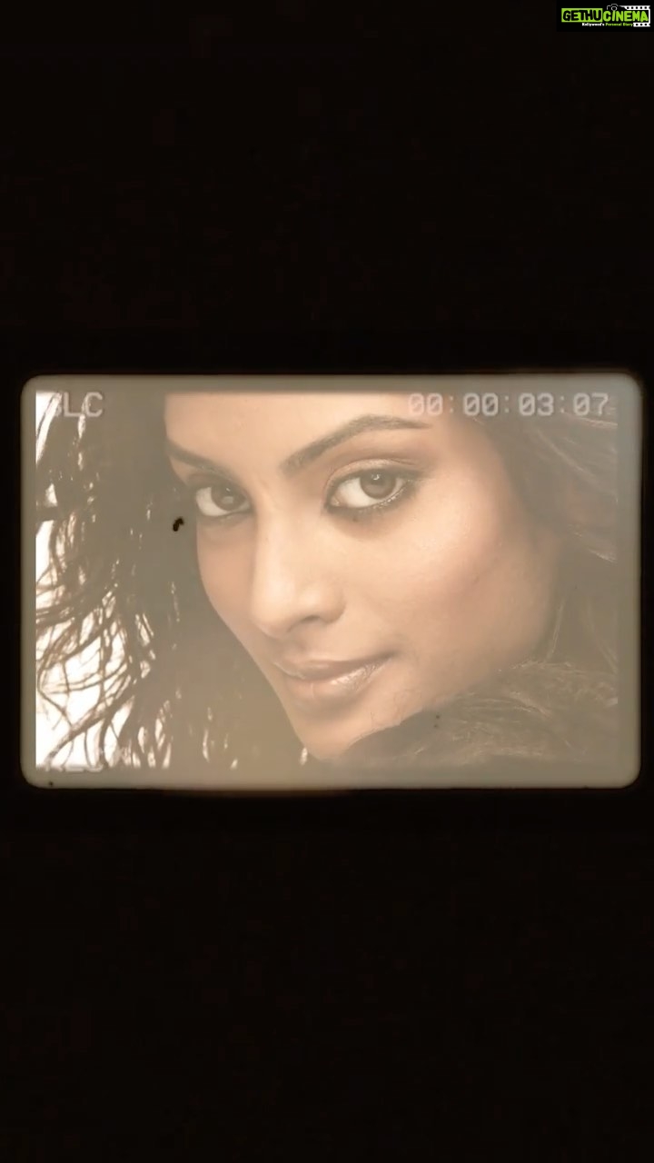Sriya Reddy Instagram - Me during SS Music days! Started looking for one thing and found another…A set of old compact discs, filled with memories. Some memories are more precious than all the valuables in the world! #SriyaReddy #SSMusic #ThrowBack #Excited #Happy #Memories #HappyMemories