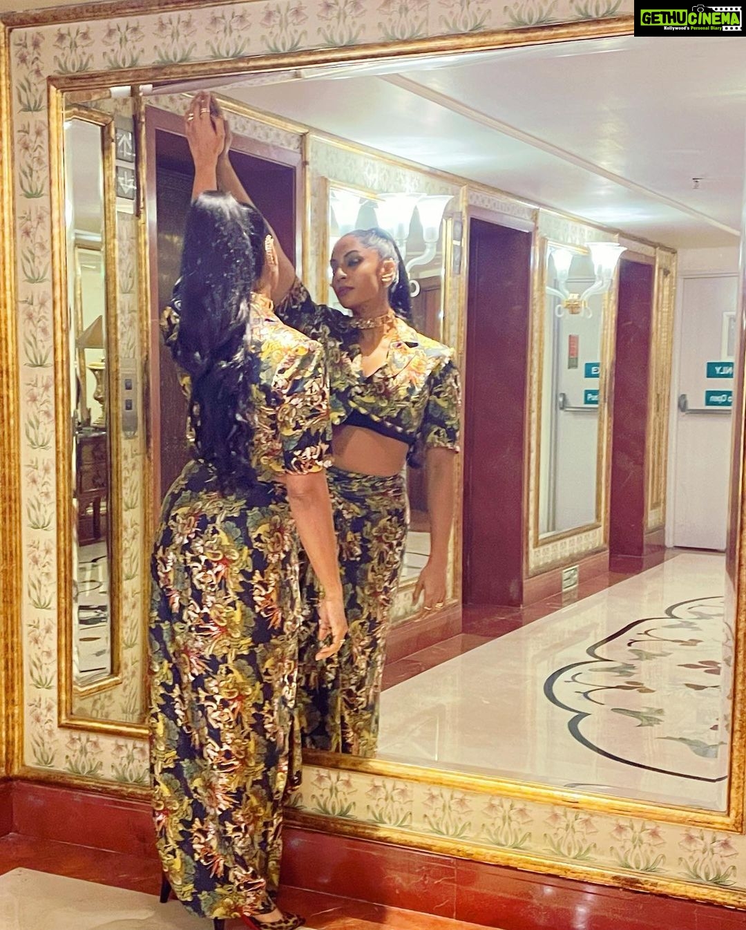 Sriya Reddy Instagram - Cracking a new look for a project spooks me yet is refreshing. No pink blush or fake eye lashes, when you love yourself it brings out the best in you! How others perceive you is irrelevant when you look at your reflection and you realize that you only need to compete with yourself. #SriyaReddy #Excited #NoMakeUp #PhotoShoot