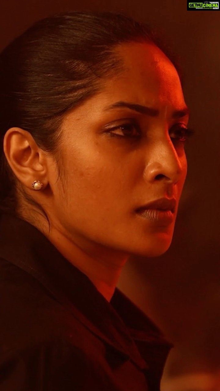 Sriya Reddy Instagram - There is a force within that lies dormant...Don't unleash it to prove others wrong, but to prove to yourself. A powerful dream in the right hands is magic! A myriad of combinations and we managed to get the right meld! @pushkar.gayatri @brammaofficial @anucharan.m, I can never thank you guys enough for bringing #ReginaThomas to life. To the illusionist behind the lens '@mukes47’ every single time I see #Regina on screen I am delighted :) #Suzhal, New Series on @primevideoin #SuzhalTheVortex #SuzhalOnPrime @wallwatcherfilms @kathir_l @aishwaryarajessh @radhakrishnan_parthiban @nivedhithaa_sathish @gopika_ramesh_ @naanungalfj @samcsmusic @editorrichardkevin.a @arunkumarkb6 @gowthamselvarajs @guha812 @dineshsubbarayan @dhilipsubbarayan @srikrish_choreographer @sync.cinema @poornima_ramaswamy