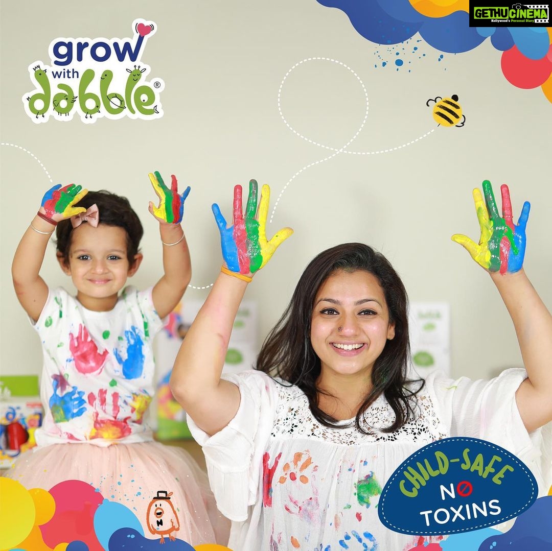 Sruthi Hariharan Instagram - “As parents, we have let our daughter explore the world of art and go crazy with colours. That’s how we choose to bring up our little kid, surrounded by art, surrounded by colours and to #growwithdabble”, says @sruthi_hariharan22 - a performer par excellence and Dabbler mom ❤️ As beautifully put by Sruthi, children are free-spirited; free of rules and boundations. Hence, they perceive the world for what it is. Unadulterated and uninhibited, the child grasps what may come and even quicker when these pursuits are fun to do. That is the beauty of art. You not only create artwork but you also develop fine motor skills, emotional understanding and communication. Incorporating art in their growing years helps them forge connections, express themselves better and be confident beings 🥰 At Dabble, we believe in allowing a child to observe, mimic and indulge in these independent investigations with art. This helps to: ✨discover your identity ✨boost self- confidence ✨enhance decision- making ✨improve creative thinking Say ‘yes’ to helping your child find their true identity without compromising on their safety. WE TAKE PRIDE IN BEING INDIA’S CHILD- SAFE & TOXIN FREE ART BRAND 🌈 Shop our collection at dabbleplayart.com. Link in bio! #growwithdabble #dabbleeveryday #artfromthestart #freeplayishealthyplay #letyourcoloursmakesomenoise