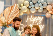 Sshivada Instagram - Thankyou soo much for all your lovely wishes for our little princess...Lots of love and hugs from Arundhathi 😍🥰🤗 Photography : @tibinaugustinephotography Outfit : @anuthreadsbridalstudio @aiwasilks Styling : @joe_elize_joy @styyledbyjoe MUA : @sajeesh_s_0619_make_over @vineesh_rajan Decor : @make_of_day_events Cake : @torta_kochi Cake & dessert table : @whisk_n_frost Return Favours : @craftopia_jj Venue : @kochimarriott #allaboutlastnight #Arundhathi #birthdayparty #celebrations #hapiness #arundhathiturns3 #mylittleprincess #family #cakesanddecoration #birthdaycake #funtime #familyandfriends