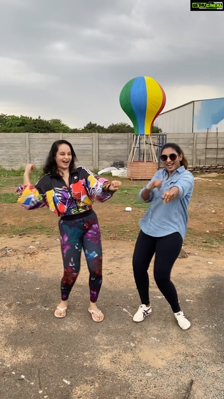 Suja Varunee Instagram - 💝 When Chennai meets Malaysia 🇲🇾 With @thenadiachang23 🥰 #danceoff #chennai #malaysia #dancereels #dance EVP Film City