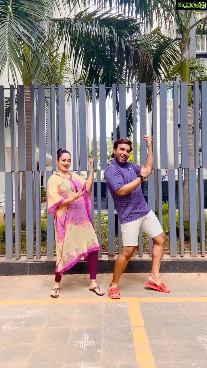 Suja Varunee Instagram - Super cool track, can't stop dancing to it ❤️ #VikrantRona in theatres from 28th July! #RaRaRakkamma #VikrantRona 🔥 #VRin3d #VRonjuly28 @kichchasudeepa @jacquelinef143 @zeestudiosofficial Chennai, India