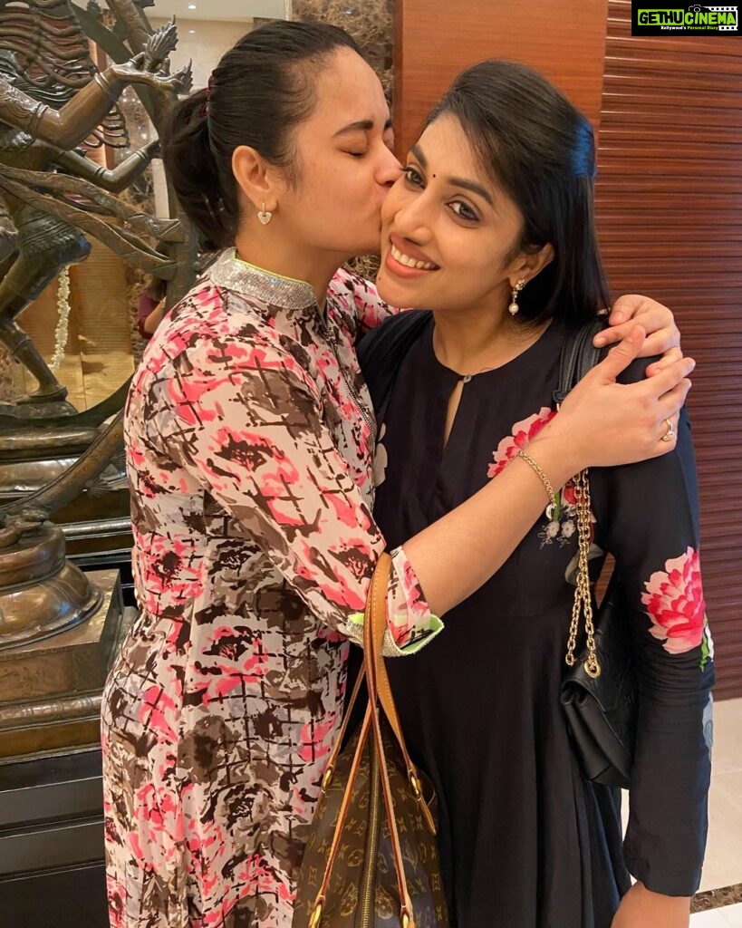 Suja Varunee Instagram - 💝 My 1st ever Special Lunch Date with a special friend @saranya.sakthikumar ♥️ I fell in love with her the very first time we both met! And that’s very rare for me! For me it always takes time, but this sweetheart and I after our first encounter have been longing to meet ! Finally today was the day! Thank you so much for the awesome lunch dear ❤️ Love your humbleness ❤️ Cheers to more good bonding & memories 🥰😘🤗 #lunchdate #lunchdate❤️ #lunchdate🍴 #instantlove #taj #southernspice Taj Coromandel
