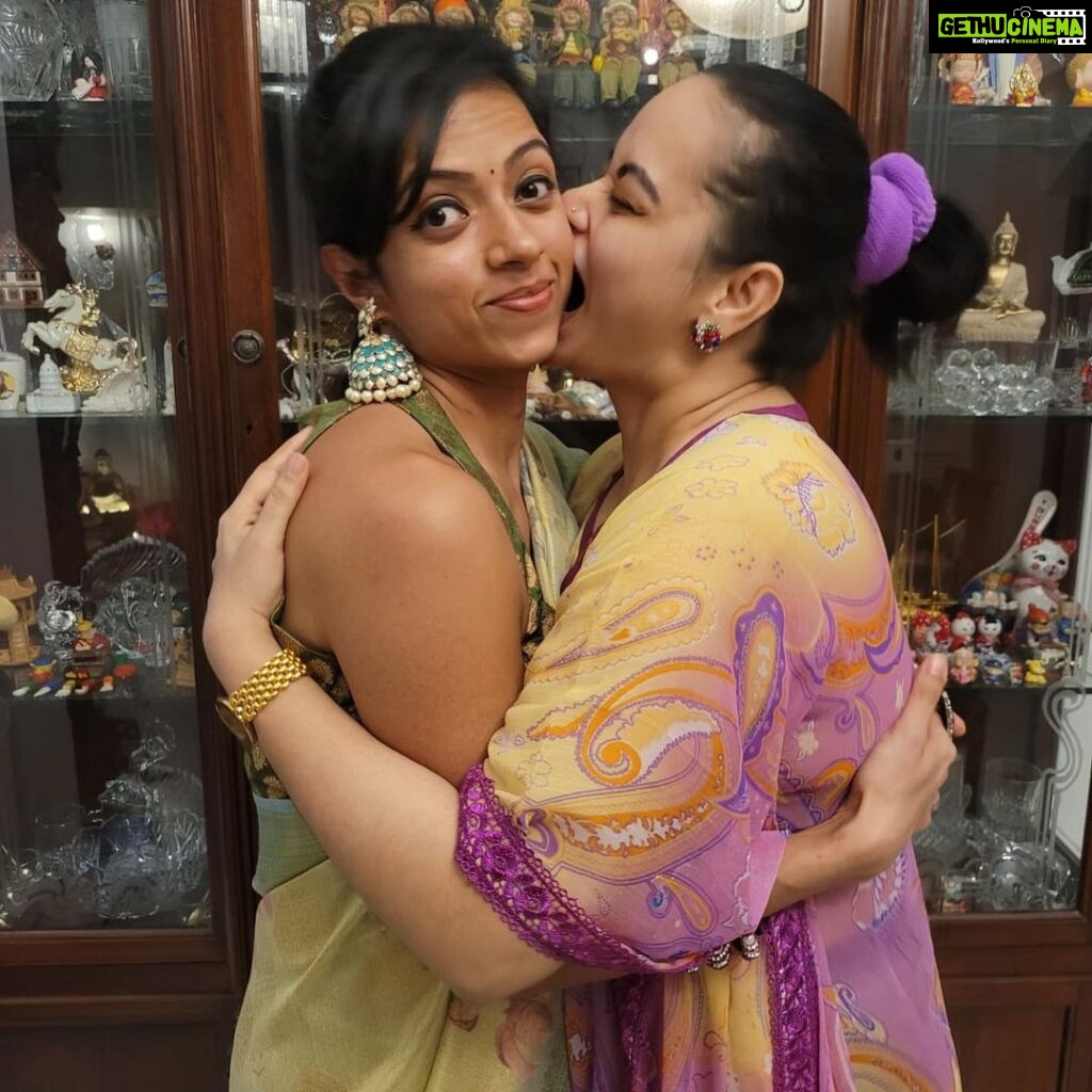 Suja Varunee Instagram - ❤ You guys are the true meaning of “ Friends like Family”. ♥ Thanks to my husband for giving me such an awesome family 🤗🥰 Happy birthday @idoctorg Anna, You are always caring, loving and a humble being! You are an inspiration! May god bless you with good health and wealth ❤ Love you Anna 🤗 #friendslikefamily #friendsforever #loveyouall Chennai, India