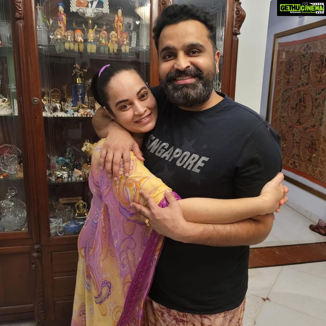 Suja Varunee Instagram - ❤️ You guys are the true meaning of “ Friends like Family”. ♥️ Thanks to my husband for giving me such an awesome family 🤗🥰 Happy birthday @idoctorg Anna, You are always caring, loving and a humble being! You are an inspiration! May god bless you with good health and wealth ❤️ Love you Anna 🤗 #friendslikefamily #friendsforever #loveyouall Chennai, India