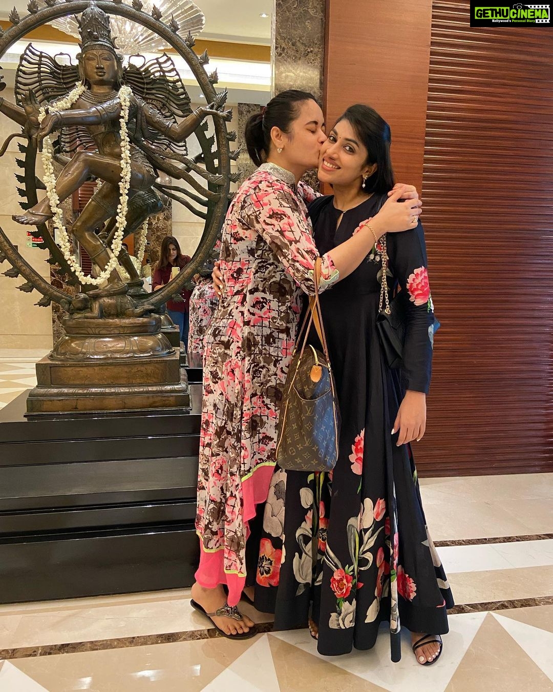 Suja Varunee Instagram - 💝 My 1st ever Special Lunch Date with a special friend @saranya.sakthikumar ♥️ I fell in love with her the very first time we both met! And that’s very rare for me! For me it always takes time, but this sweetheart and I after our first encounter have been longing to meet ! Finally today was the day! Thank you so much for the awesome lunch dear ❤️ Love your humbleness ❤️ Cheers to more good bonding & memories 🥰😘🤗 #lunchdate #lunchdate❤️ #lunchdate🍴 #instantlove #taj #southernspice Taj Coromandel
